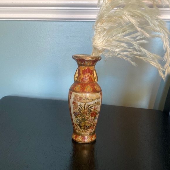 Vintage Miniature ceramic Chinese Vase urn oriental style hand painted. Gold. - Picture 9 of 12